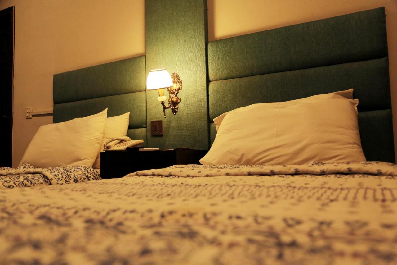 Shelton Hotel Лахор Екстериор снимка